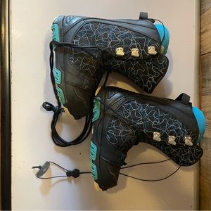 Womens thirtytwo snowboard boots 8.5